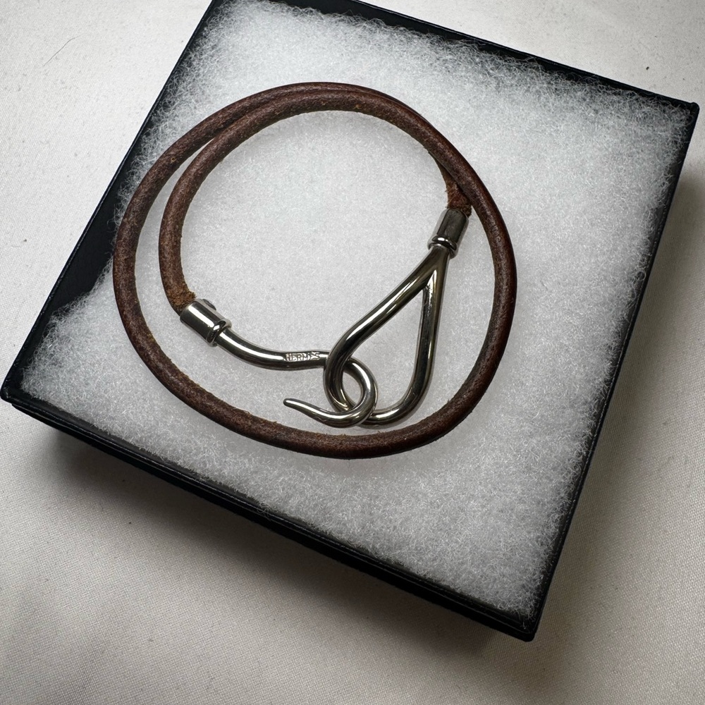 Hermés Brown Leather Bracelet with Silver Clasp - Picture 3 of 3
